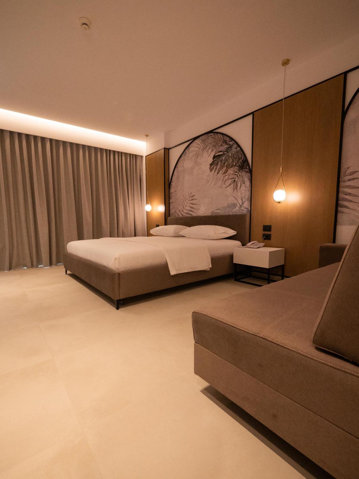 Colosseum Hotel Ksamil Exterior photo